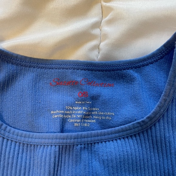 High Neck Crop Top - Picture 3 of 3